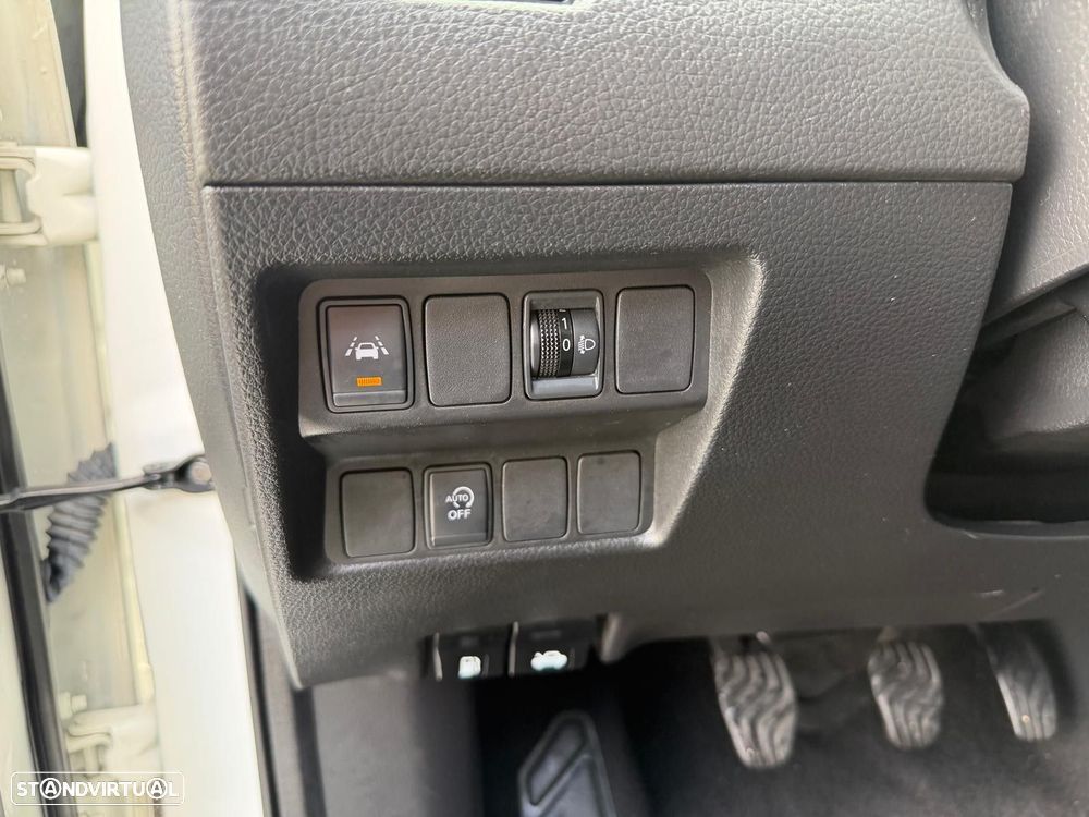 Nissan Qashqai 1.5 dCi N-Connecta J18+Led - 18