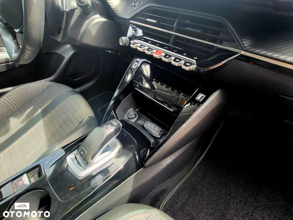Peugeot 208 - 24