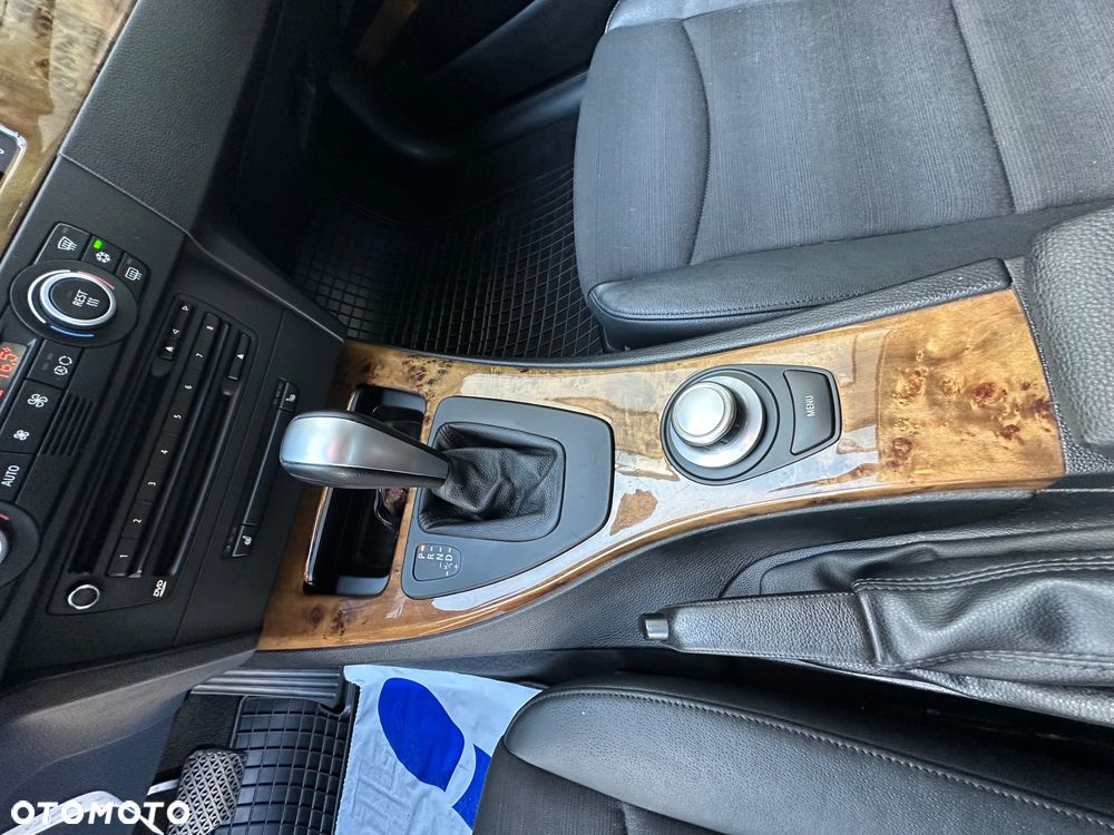 BMW Seria 3 320d DPF Touring Edition Fleet - 17