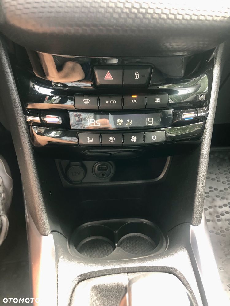 Peugeot 2008 1.2 Pure Tech Style S&S - 15