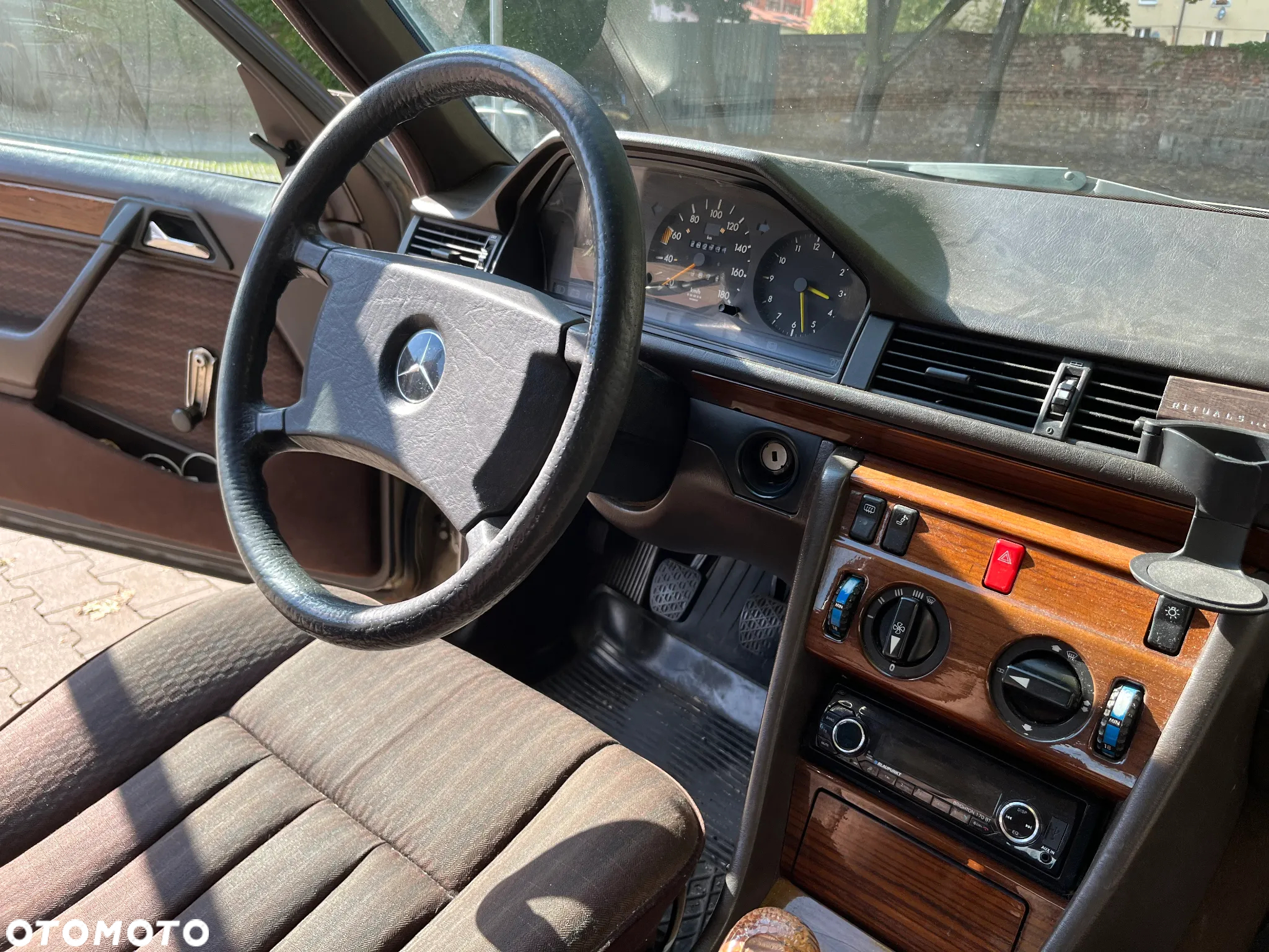 Mercedes-Benz W124 (1984-1993) - 12
