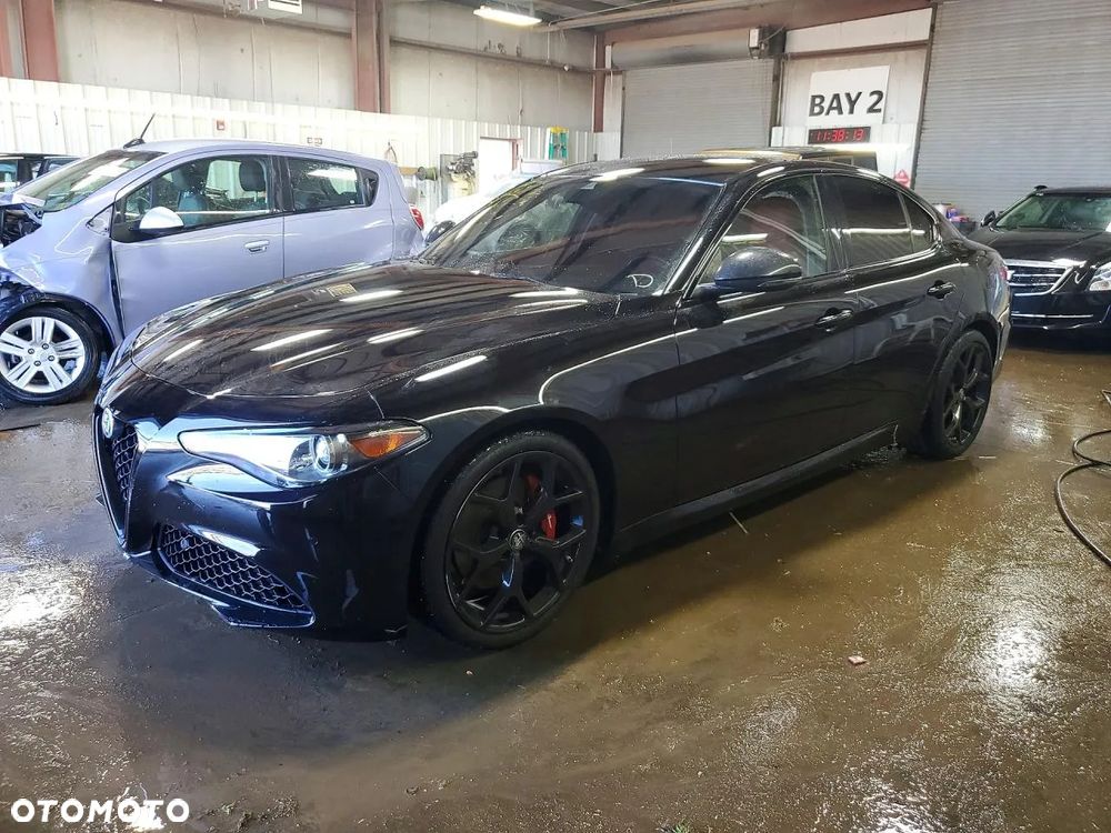 Alfa Romeo Giulia 2.0 Turbo 16V AT8-Q4 Ti - 1