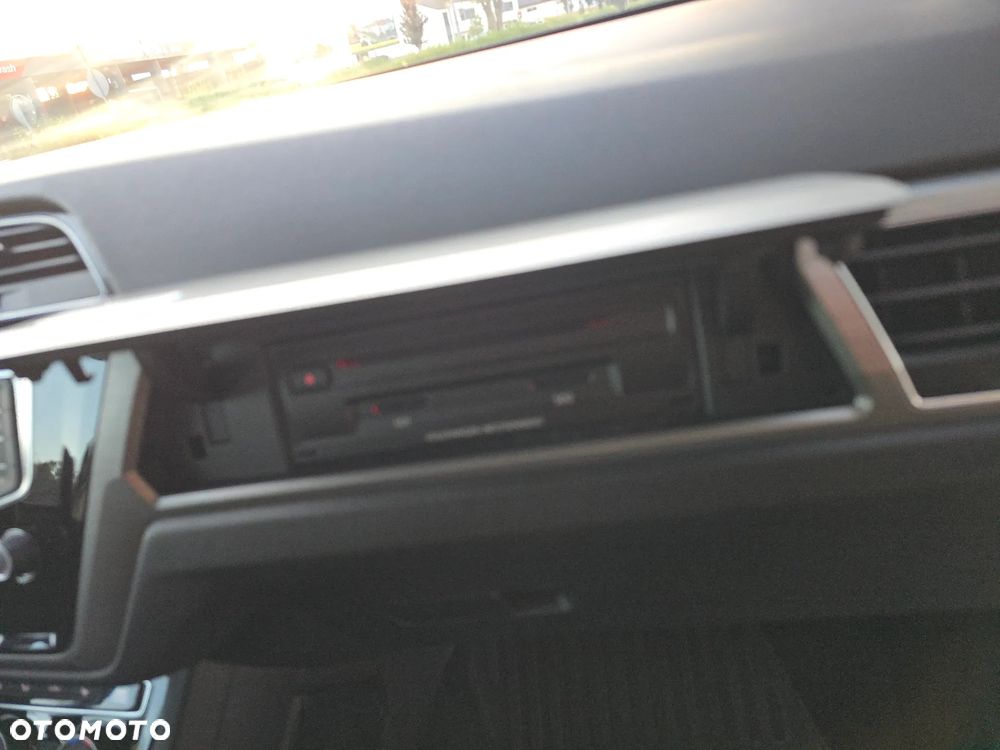 Volkswagen Touran - 20