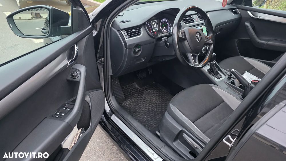 Skoda Octavia 2.0 TDI DSG Style - 6