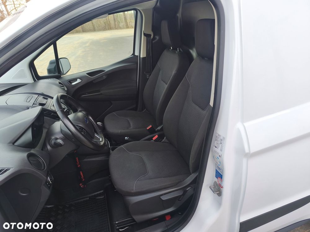 Ford Transit Courier - 24