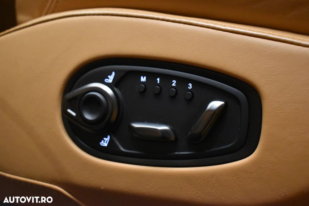 Aston Martin DBX - 19