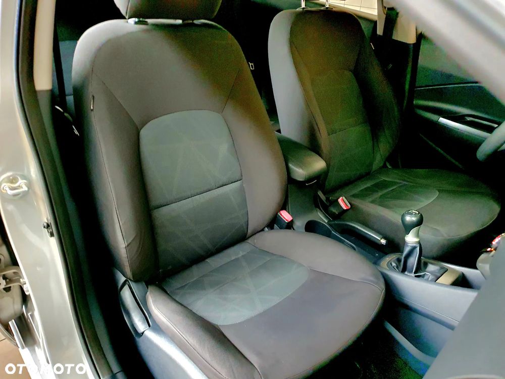 Kia Rio 1.2 L - 16