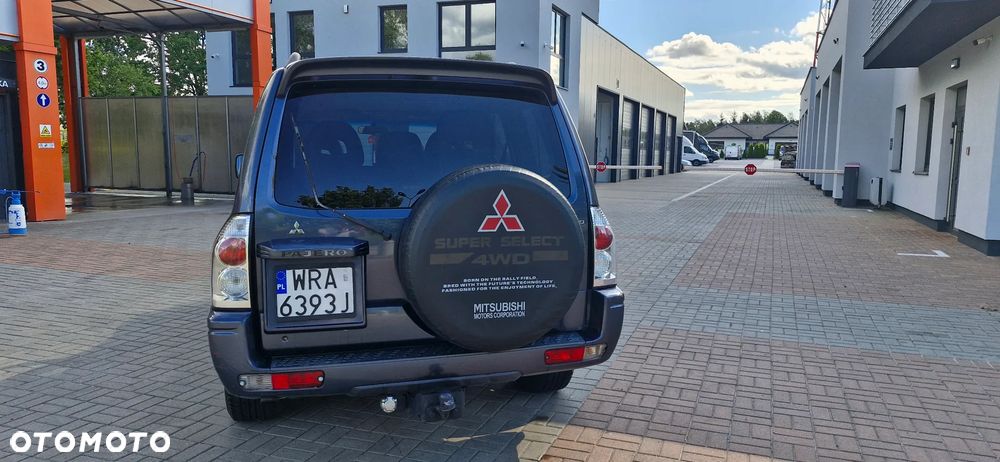 Mitsubishi Pajero - 4