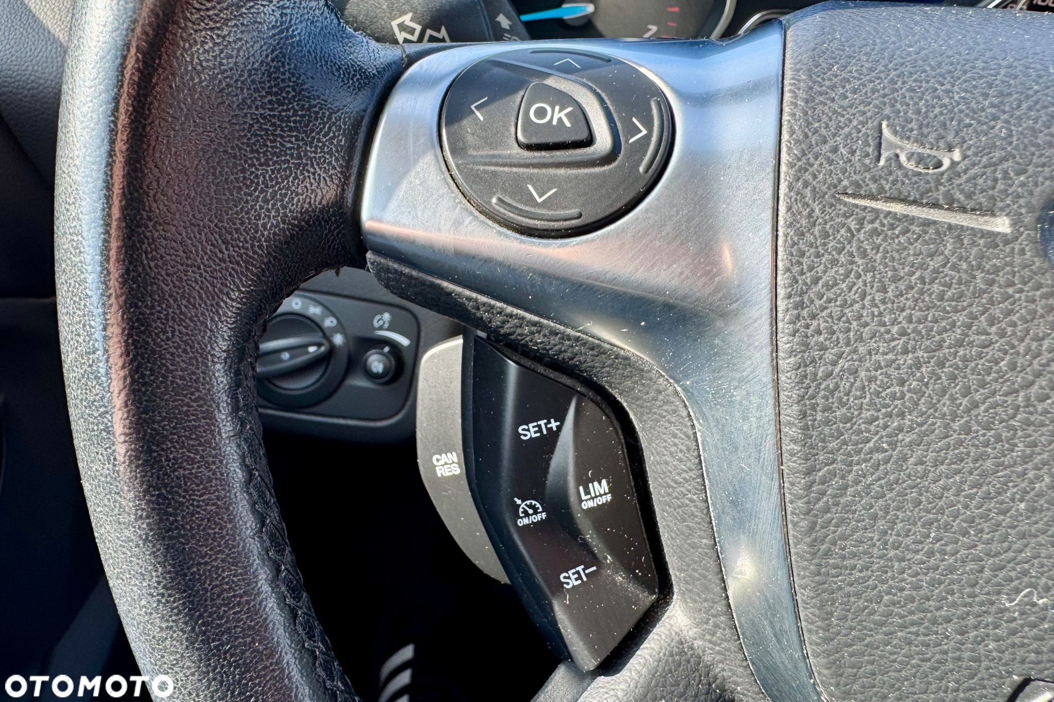 Ford Kuga - 25
