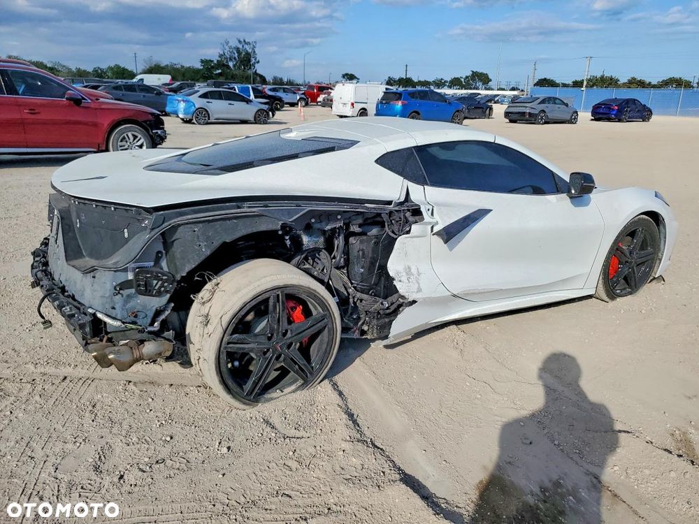 Chevrolet Corvette - 4