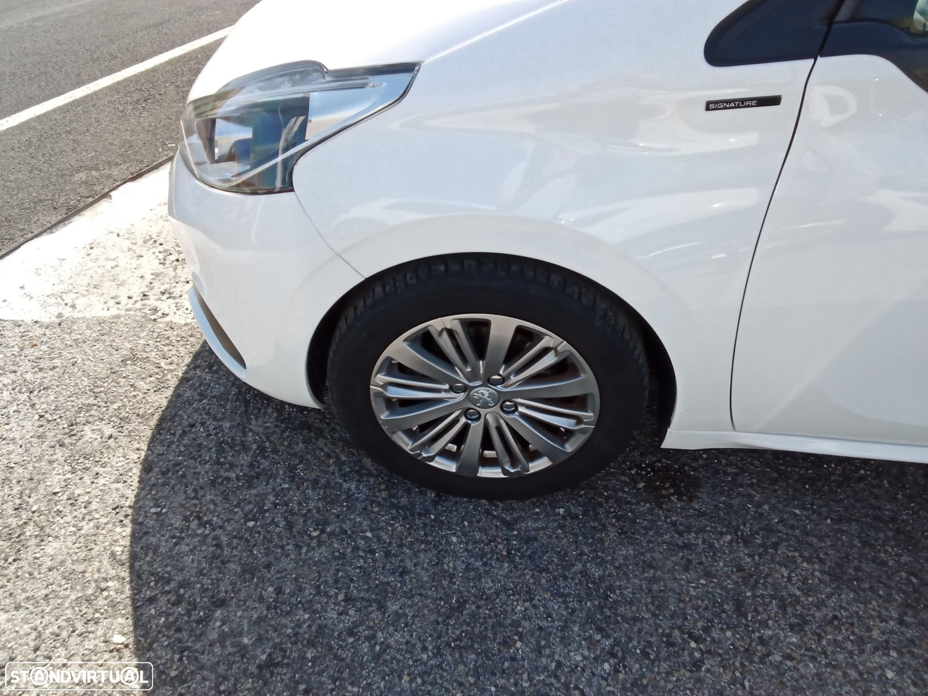Peugeot 208 1.2 PureTech Signature - 6