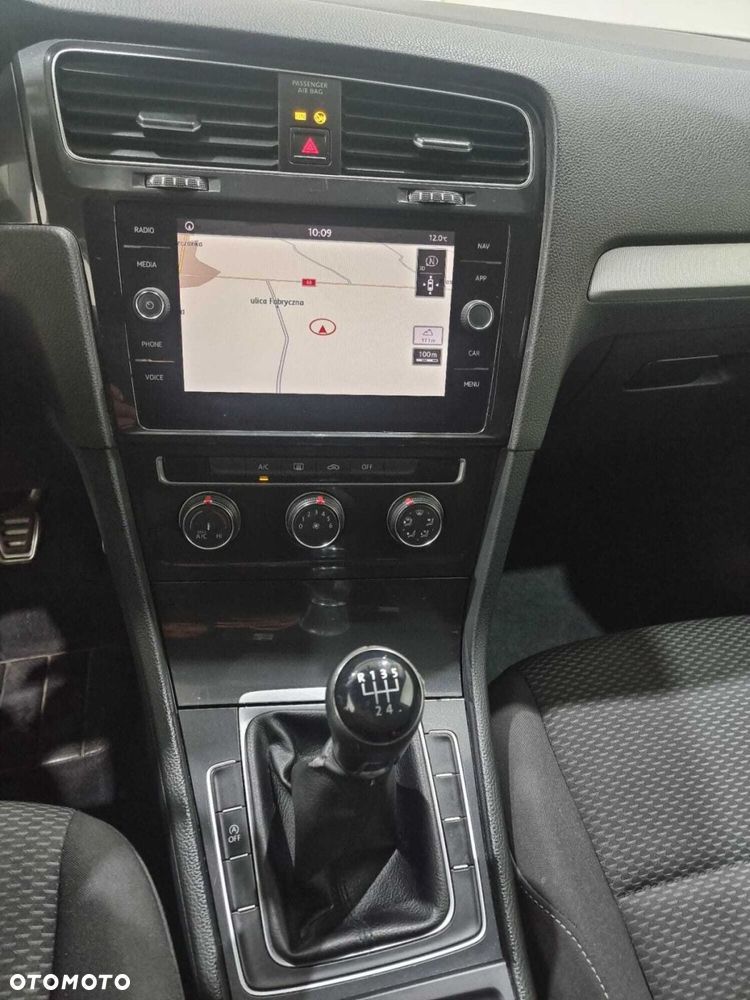 Volkswagen Golf - 21