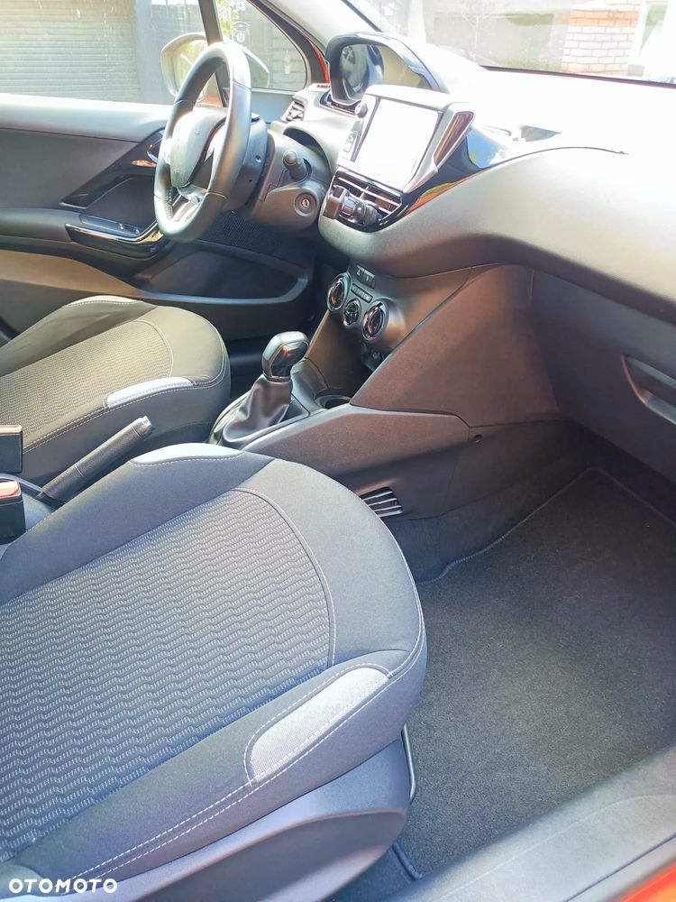 Peugeot 208 82 PureTech Style - 11