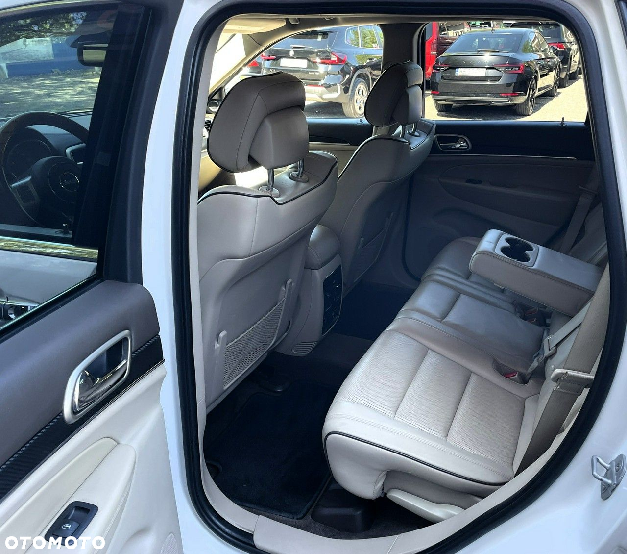Jeep Grand Cherokee - 23