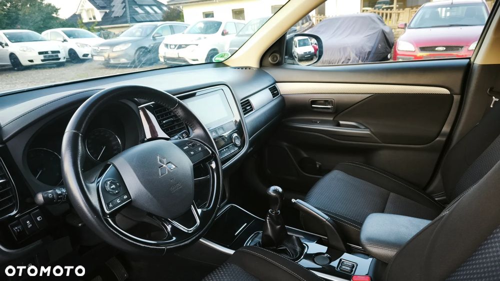 Mitsubishi Outlander - 15