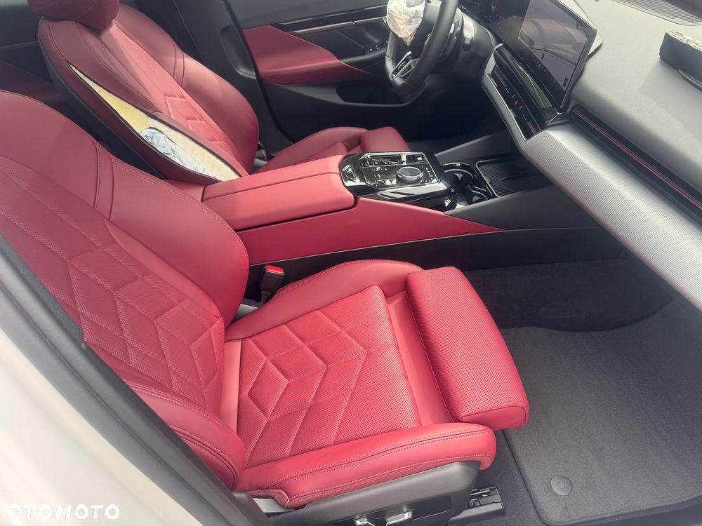 BMW Seria 5 520d xDrive mHEV M Sport - 7