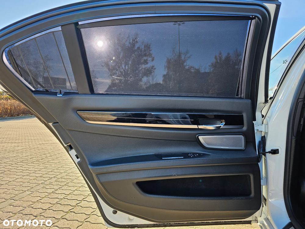 BMW Seria 7 750Li xDrive - 19