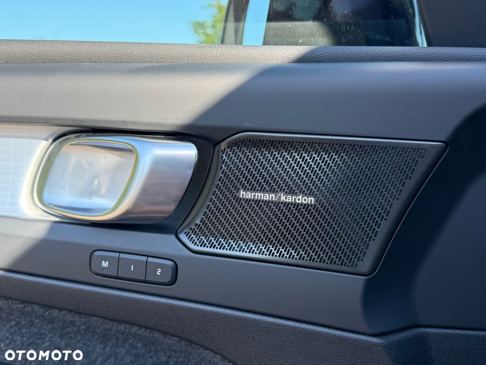 Volvo XC 40 B3 Plus Dark - 20