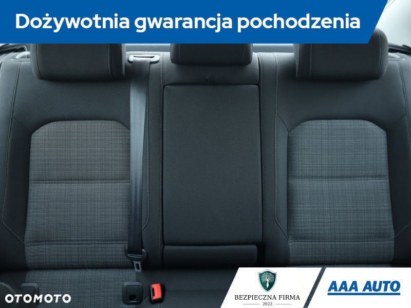 Volkswagen Passat - 12