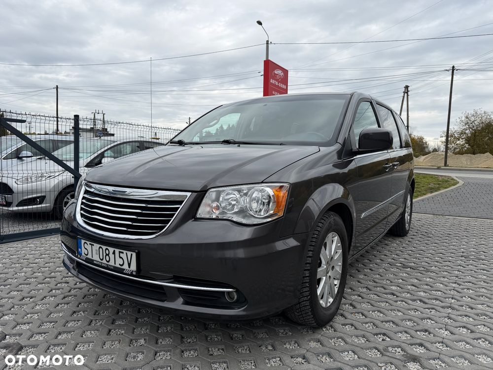 Chrysler Town & Country 2015 photo 2