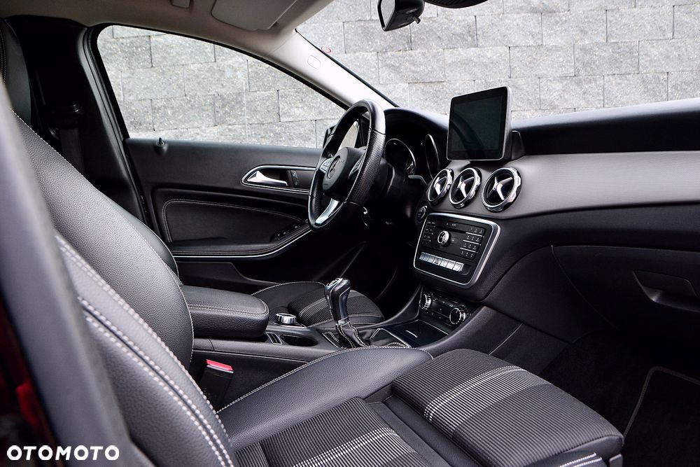 Mercedes-Benz GLA 200 Urban - 15