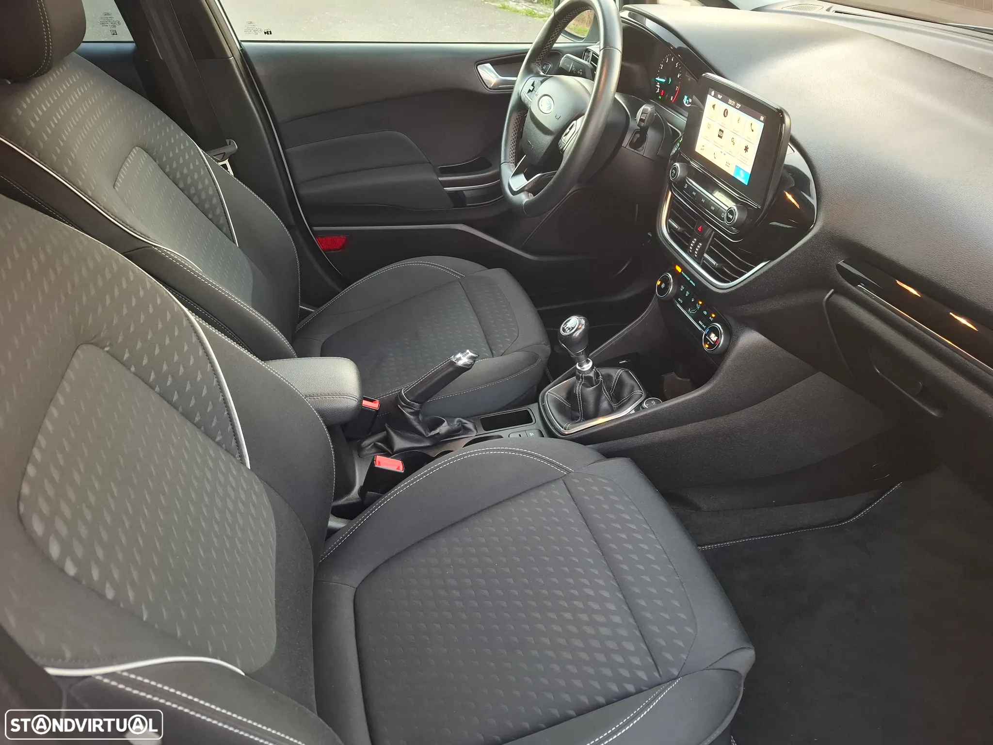 Ford Fiesta 1.0 EcoBoost Titanium - 12