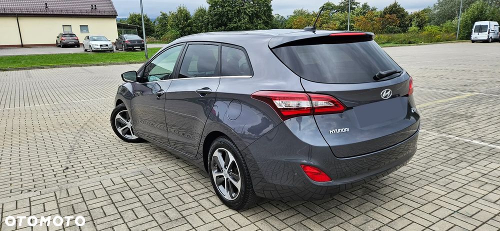 Hyundai i30 blue Kombi 1.4 YES Gold - 2