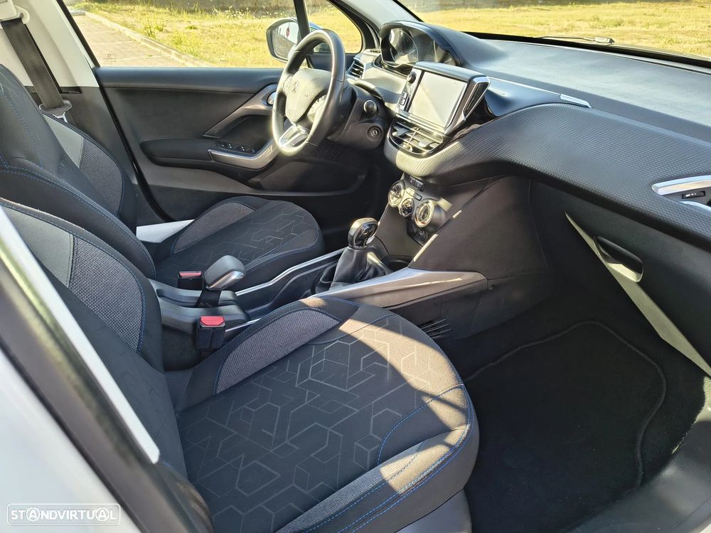 Peugeot 2008 1.2 PureTech Style - 4