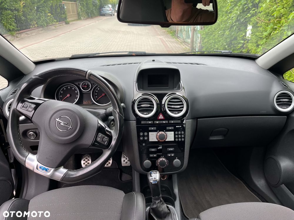Opel Corsa 1.6T OPC - 10