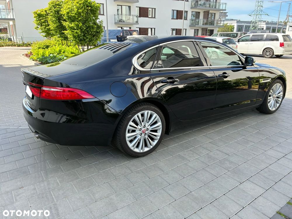 Jaguar XF 20t Prestige - 5