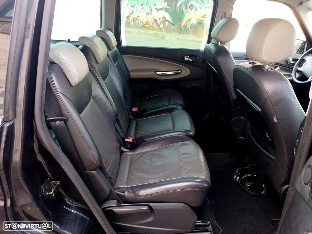 Ford Galaxy 2.0 TDCi Ghia - 27