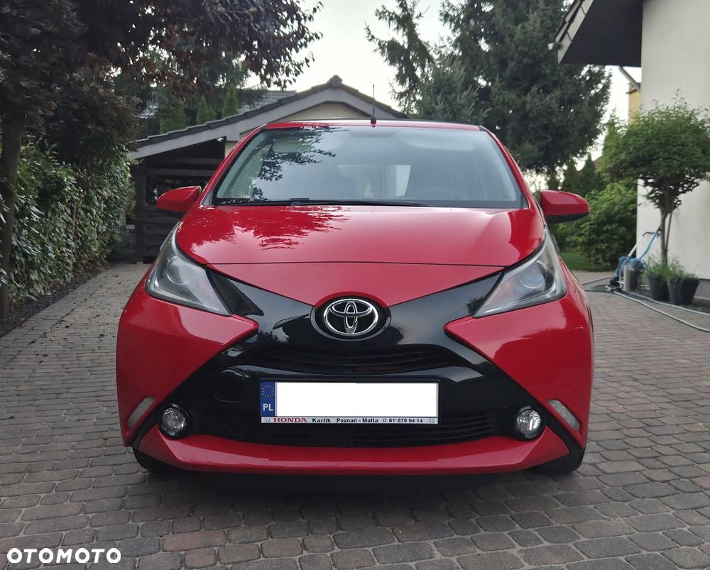 Toyota Aygo x-play touch - 1