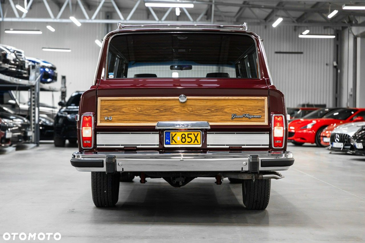 Jeep Wagoneer - 13
