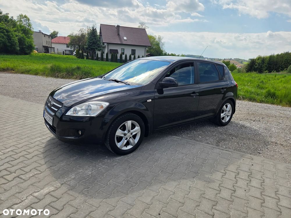 Kia Ceed - 8