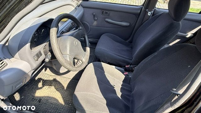 Nissan Micra 1.0 L - 3