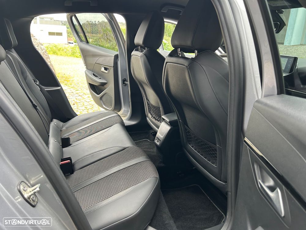 Peugeot e-208 GT - 17