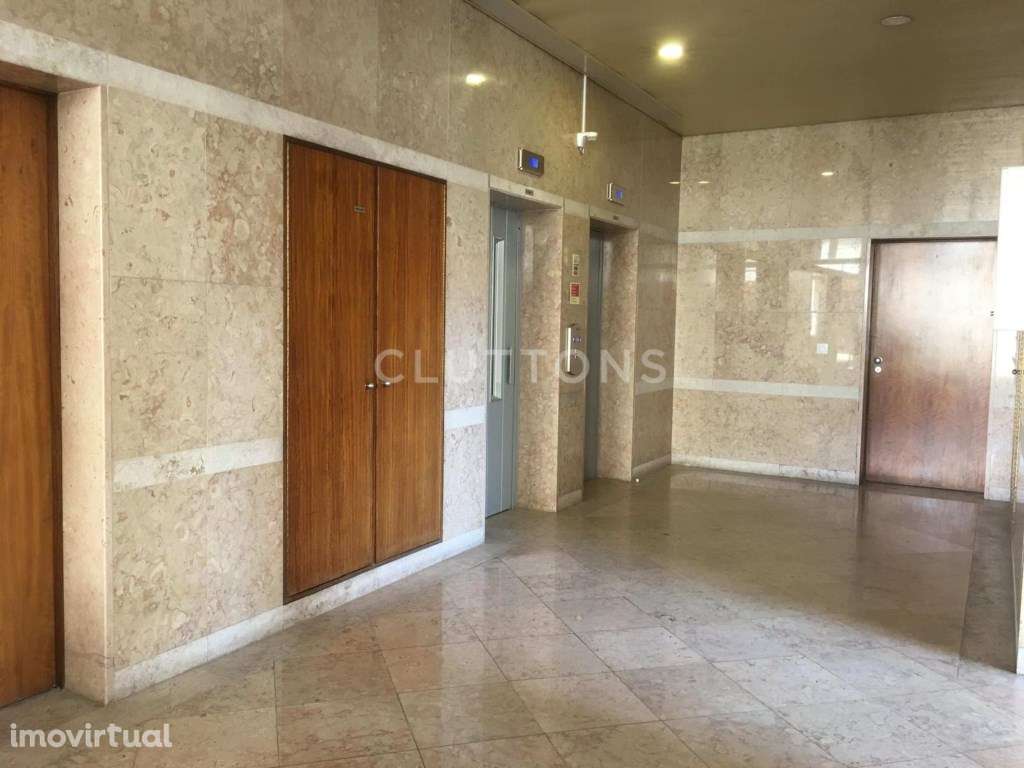 Apartamento T2, Arrendamento, mobilado e equipado, garagem, Telheiras - Grande imagem: 5/34