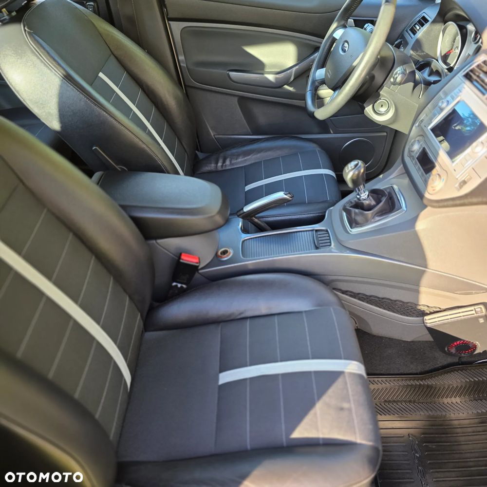 Ford Kuga 2.0 TDCi 4x4 Titanium - 24