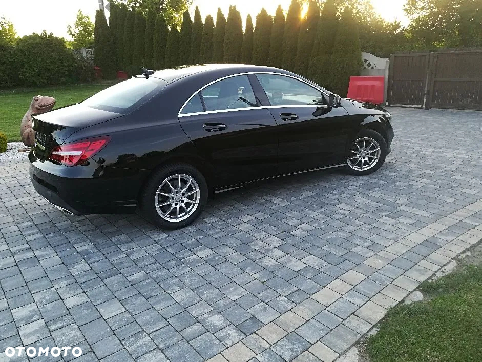 Mercedes-Benz CLA 180 AMG Line - 3