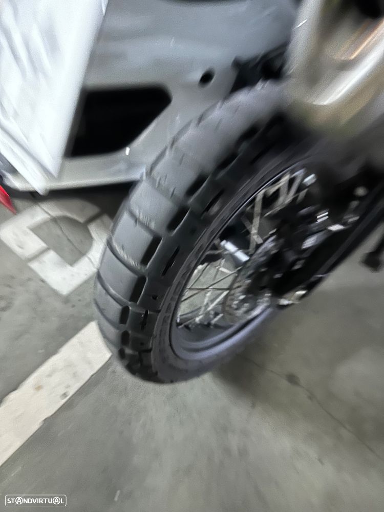 Husqvarna Norden 901 Expedition - 8