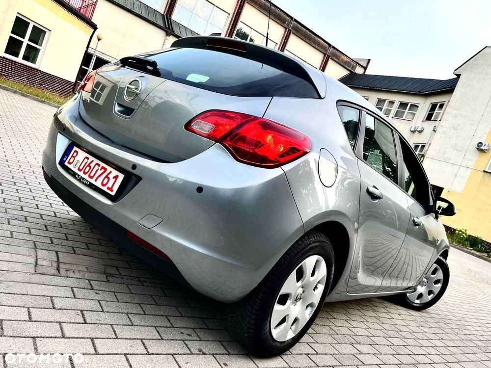 Opel Astra 1.6 Design Edition - 4