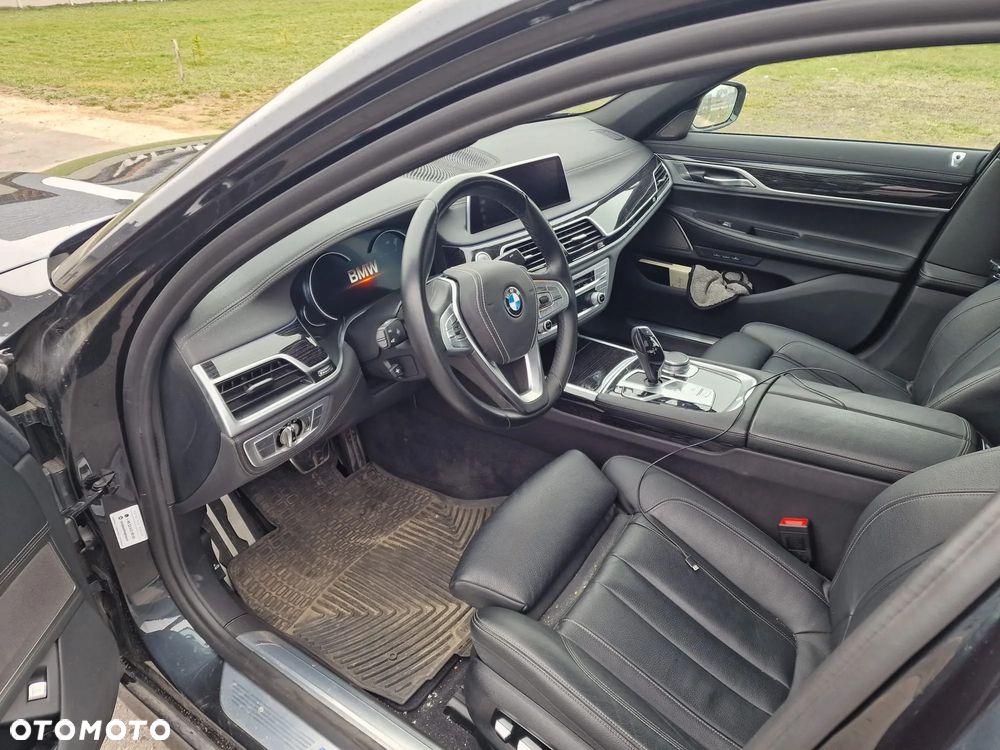 BMW Seria 7 740Li - 11