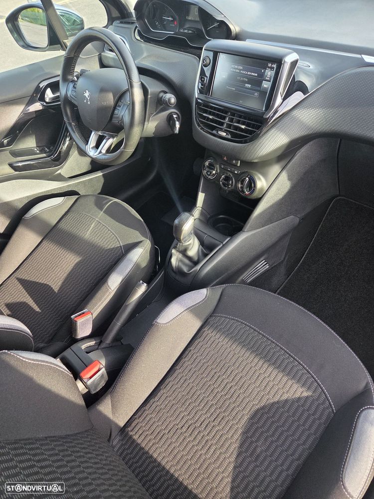 Peugeot 208 1.2 PureTech Style - 17