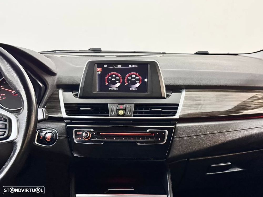 BMW 218 Active Tourer d Line Luxury - 32