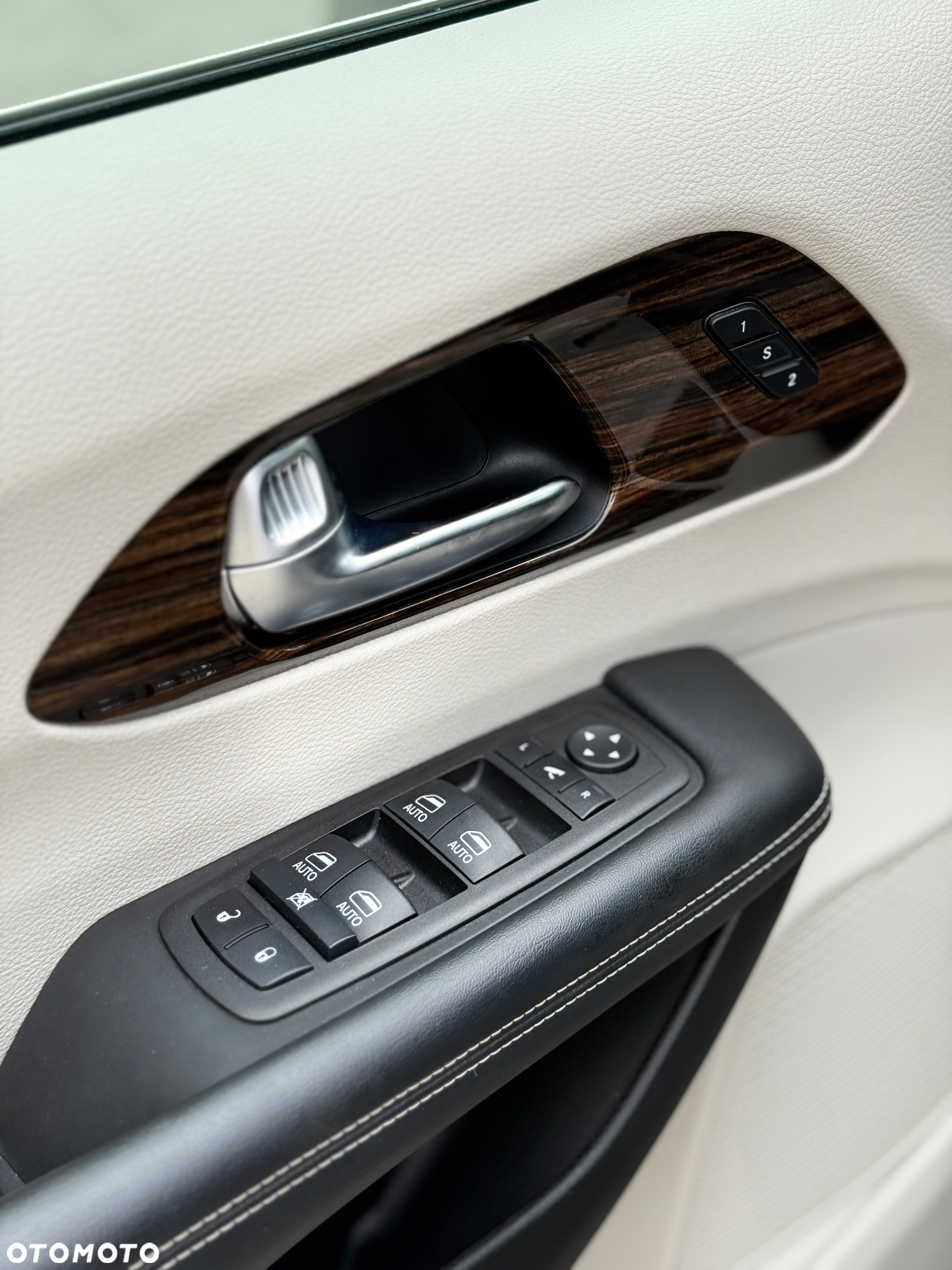 Chrysler Pacifica - 13