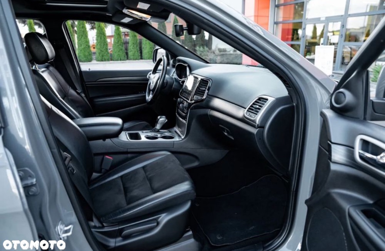 Jeep Grand Cherokee - 23