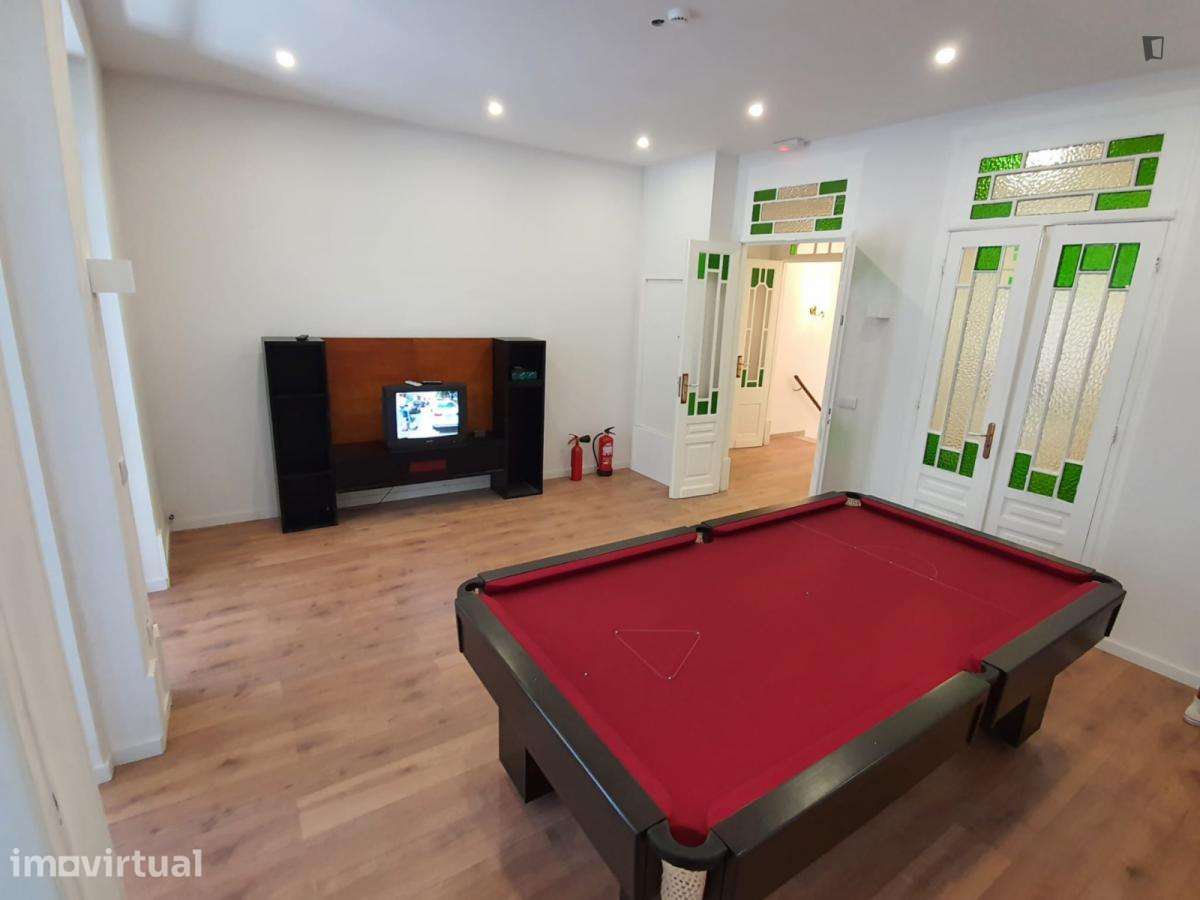 Quarto - localizado em Lordelo do Ouro Porto - Grande imagem: 5/7