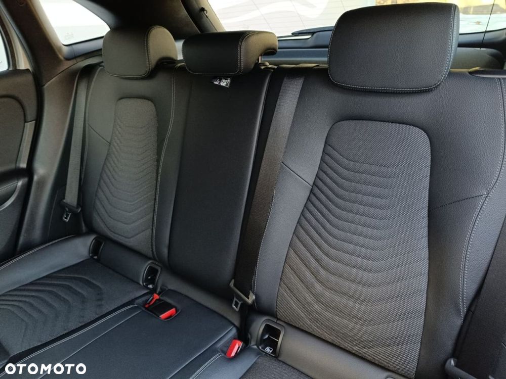 Mercedes-Benz GLA - 22