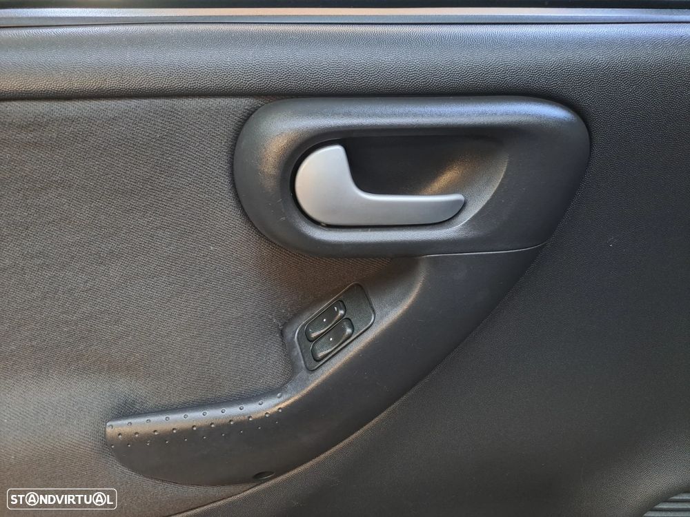 Opel Corsa 1.2 16V Enjoy - 3