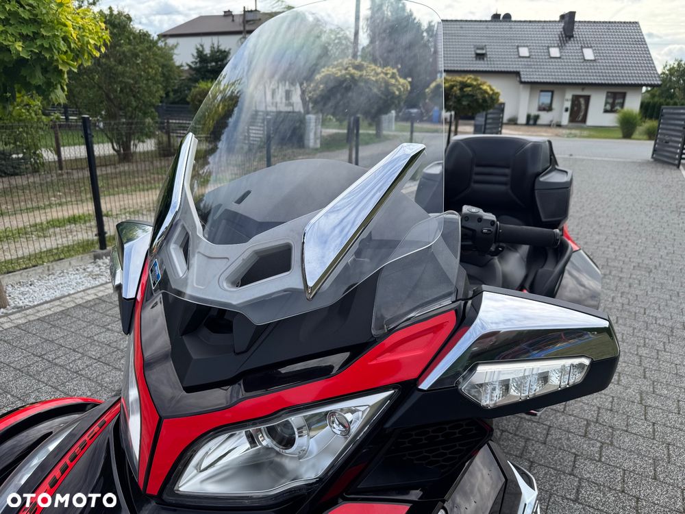 Can-Am Spyder - 16